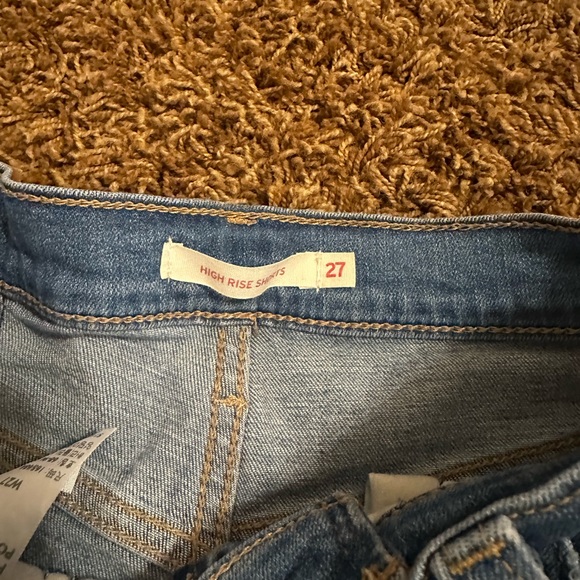 Levi’s shorts - Picture 2 of 3